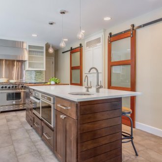 Κρεμαστή πόρτα κουζίνας