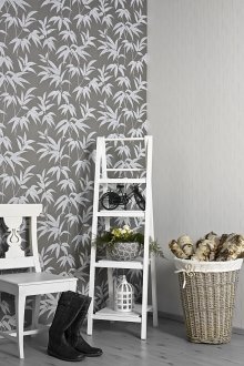 Γκρι ταπετσαρία στο διάδρομο