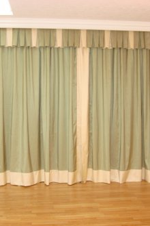 Λευκή ράβδος κουρτίνας