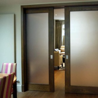 Συρόμενη πόρτα από τον ορεινό όγκο