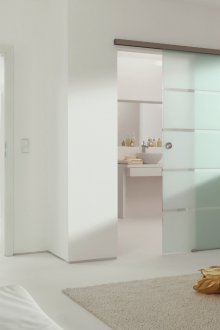 Συρόμενη πόρτα από γυαλί