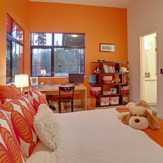 Πορτοκαλί ταπετσαρία στο φυτώριο