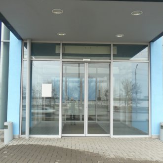 Διπλή αυτόματη πόρτα