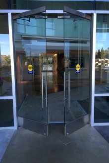 Αυτόματη πόρτα ταλάντευσης