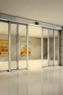 Αυτόματη πόρτα με μηχανισμό κλεισίματος