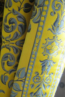 Κίτρινες γκρίζες κουρτίνες