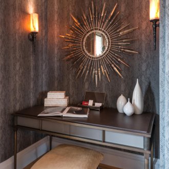 Ταπετσαρία κάτω από το δέρμα στον τοίχο