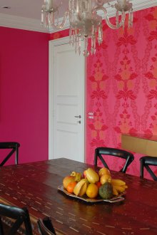 Ομοιογενής ροζ ταπετσαρία