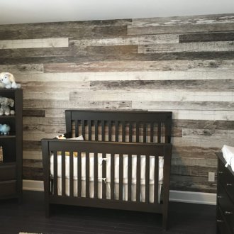 Ταπετσαρία κάτω από το δέντρο στο φυτώριο