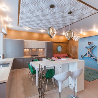 Πάνελ από αφρώδες υλικό στην οροφή