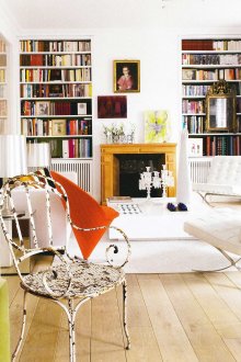 Φωτεινό εσωτερικό καθιστικό με τζάκι Boho