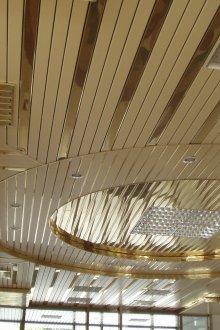 Χρυσά πλαίσια στην οροφή