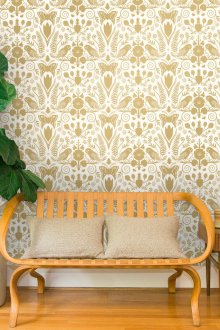 Χρυσό ταπετσαρία σε οικολογικό στυλ.