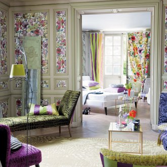 Ταπετσαρία με μοτίβο στο σαλόνι