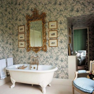 Ταπετσαρία με ένα μοτίβο στο μπάνιο