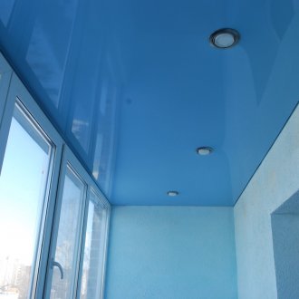 Μπλε οροφή τέντωμα στο μπαλκόνι