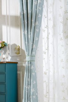 Μπλε τυπωμένες κουρτίνες