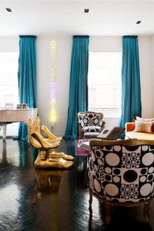 Μπλε κουρτίνες στο εσωτερικό της τεχνολογίας