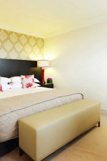 Ανοιχτόχρωμη ταπετσαρία