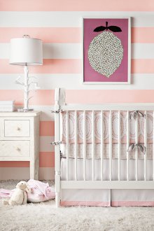 Ροζ ριγέ ταπετσαρία