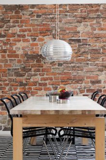 Ταπετσαρία πατάρι κάτω από ένα τούβλο