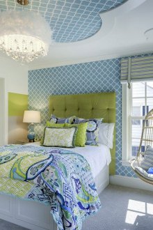 Μπλε ταπετσαρία στο υπνοδωμάτιο