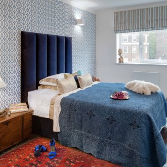 Ταπετσαρία με μπλε μοτίβο