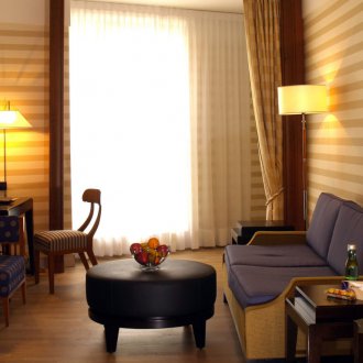 Μπεζ ταπετσαρία στο σπίτι