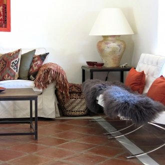 Οι εμπνευσμένες από Boho πολύχρωμες λεπτομέρειες δημιουργούν μια μεγάλη διάθεση