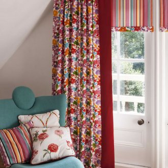 Συνδυασμένες κόκκινες κουρτίνες