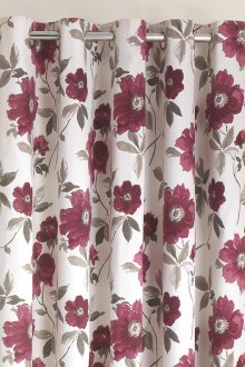 Lilac κουρτίνες με ένα floral μοτίβο για το grommets