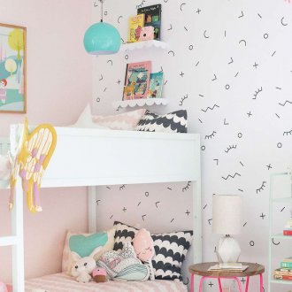 Ασπρόμαυρη ταπετσαρία για ένα κορίτσι