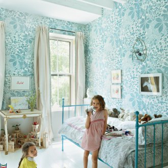 Μπλε ταπετσαρία για ένα κορίτσι