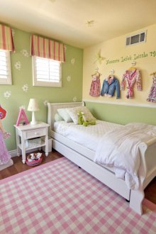 Πράσινη ταπετσαρία για το δωμάτιο ενός κοριτσιού