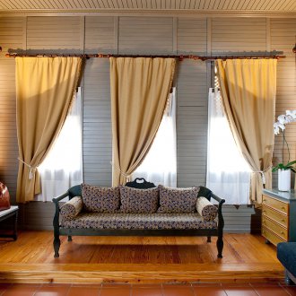 Μπεζ κουρτίνες στο σπίτι