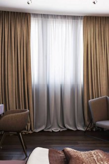 Μπεζ κουρτίνες στο υπνοδωμάτιο