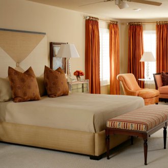 Πορτοκαλί κουρτίνες στο σπίτι