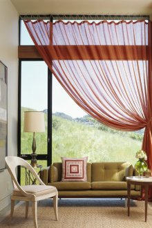 Κουρτίνες με πέπλο στο σαλόνι