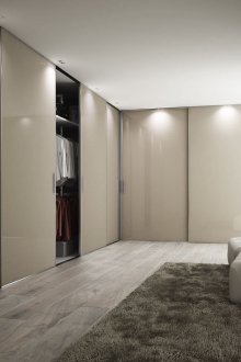 Μεγάλη γωνιακή μπεζ ντουλάπα