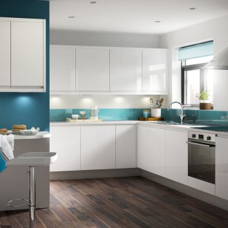 Λευκή στιλπνή κουζίνα μοντέρνου στιλ