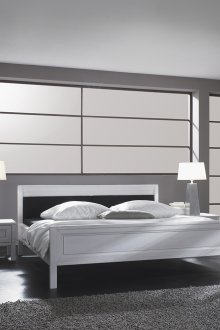 Λευκή ντουλάπα με στοιχεία καθρέφτη για την κρεβατοκάμαρα