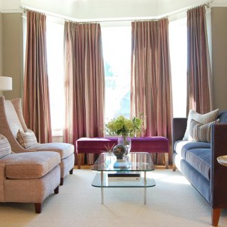 Κουρτίνες για το παράθυρο του κόλπου στο σαλόνι