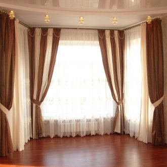 Κουρτίνες για ένα τετράγωνο παράθυρο