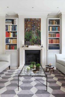 Φωτεινές βιβλιοθήκες για το σαλόνι με τζάκι