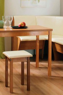 Μεγάλος γωνιακός καναπές στην κουζίνα