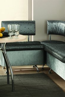 Ταπετσαρισμένη καναπέ γωνία κουζίνας