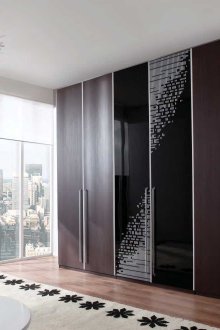 Μεγάλο σκοτεινό ντουλάπι για την αποθήκευση όσων χρειάζεστε