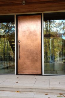 Χαλύβδινη πόρτα στο σπίτι