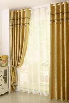 Χρυσαφένιες κουρτίνες σε στυλ Προετίας