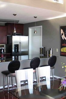 Ευρύ μπαρ στην κουζίνα